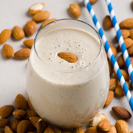 Vanilla Almond Protein Smoothie 🥜🥤
