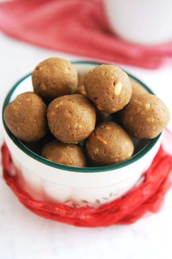 Gingerbread Protein Balls Recipe